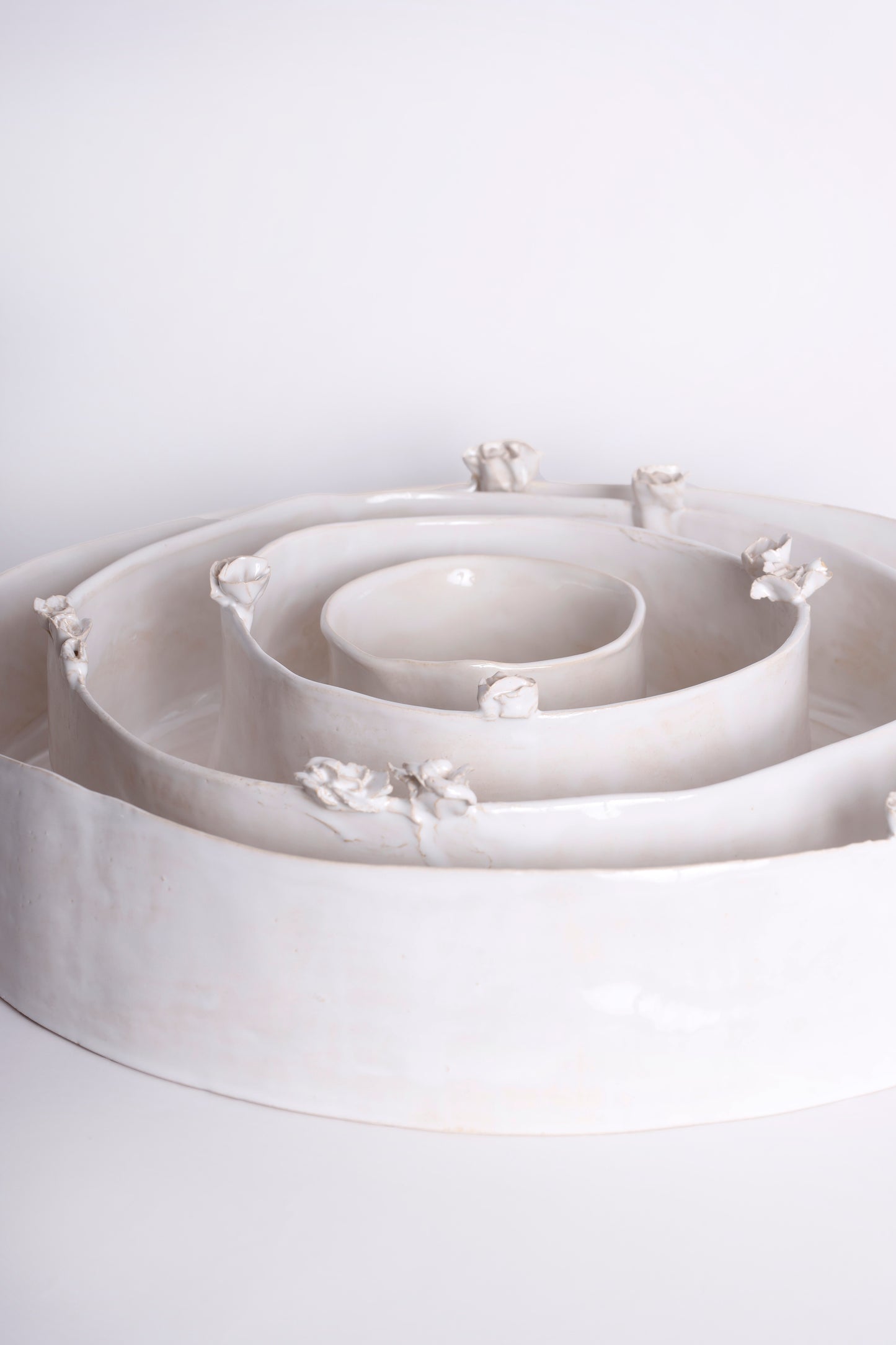 White Set of Platters with Flowers