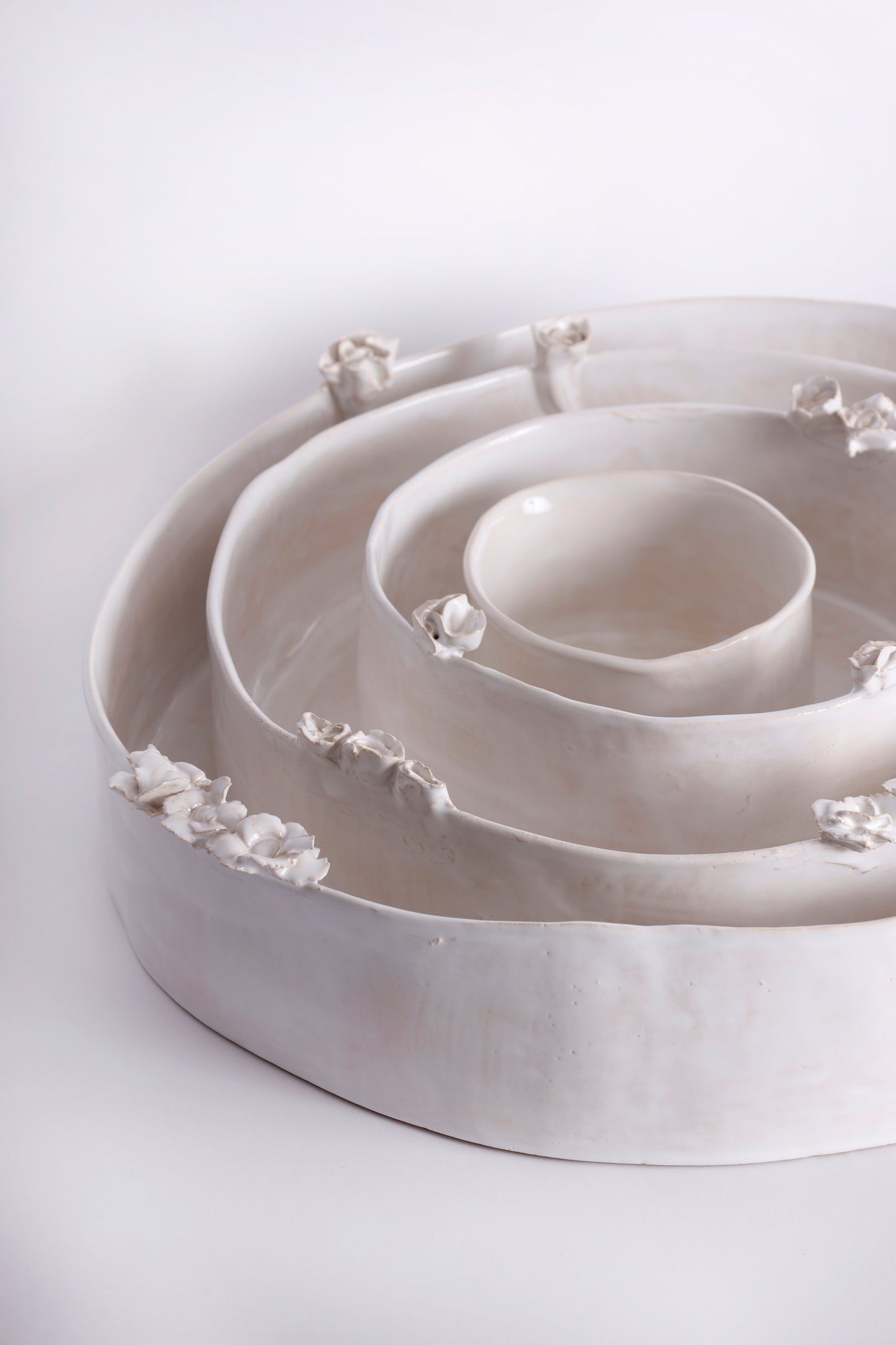 White Set of Platters with Flowers