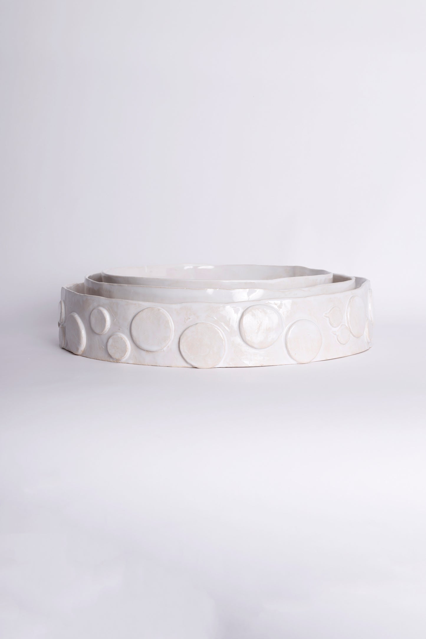 White Set of Platters with Pattern